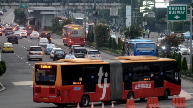 Usai terbakar, Transjakarta hentikan operasional 30 Bus Zhongtong