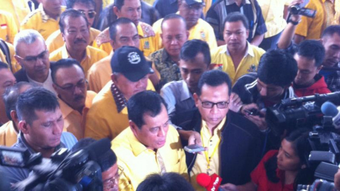 Wakil Ketua Golkar, Nurdin Halid dan Sekjen Idrus Marham di Mabes Polri