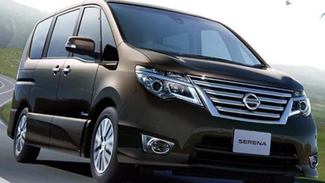 New Nissan Serena 2015.