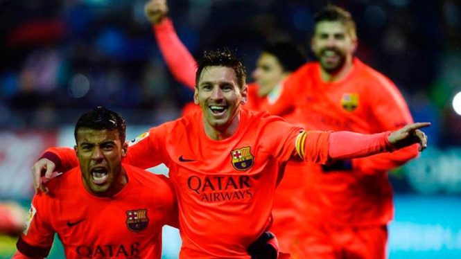 Lionel Messi dan para pemain Barcelona lainnya merayakan gol ke gawang Eibar