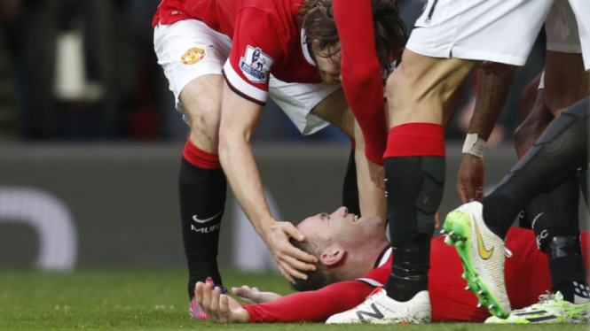 Wayne Rooney usai mencetak gol