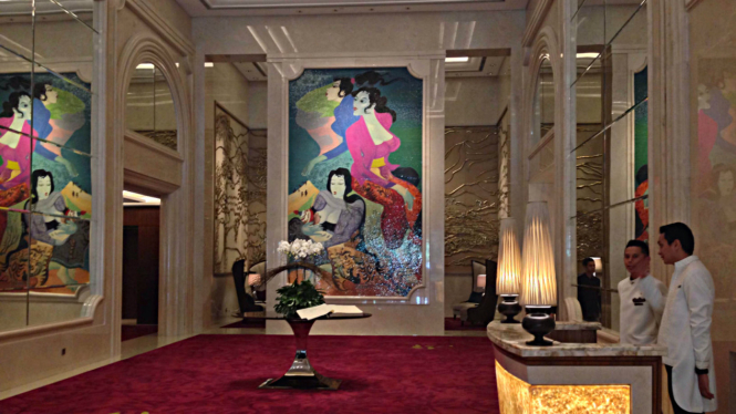 Karya seni Hendra Gunawan di Hotel Raffles Jakarta