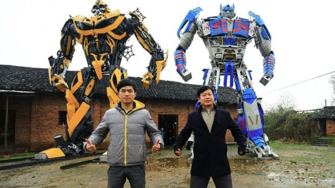 Robot Transformers buatan bapak-anak di China.