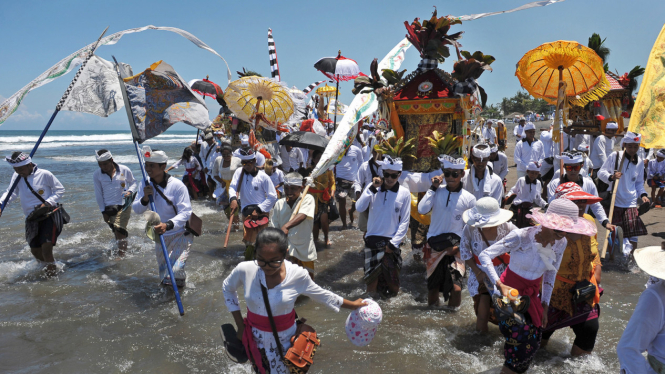 Upacara Melasti Umat Hindu Bali