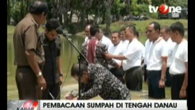 Pembacaan Sumpah di Tengah Danau