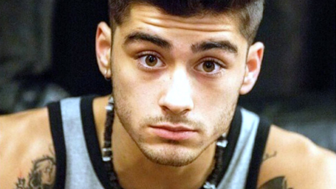 Pose Telanjang Zayn Malik dan Gadis Misterius Jadi Sorotan 