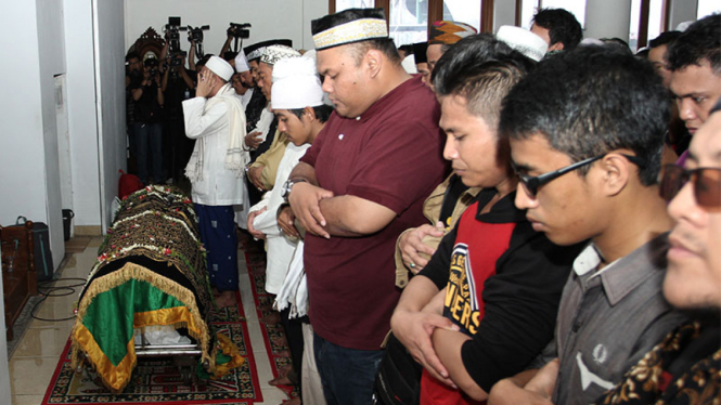 keluarga dan Teman Dekat Lepas Jenazah Olga syahputra