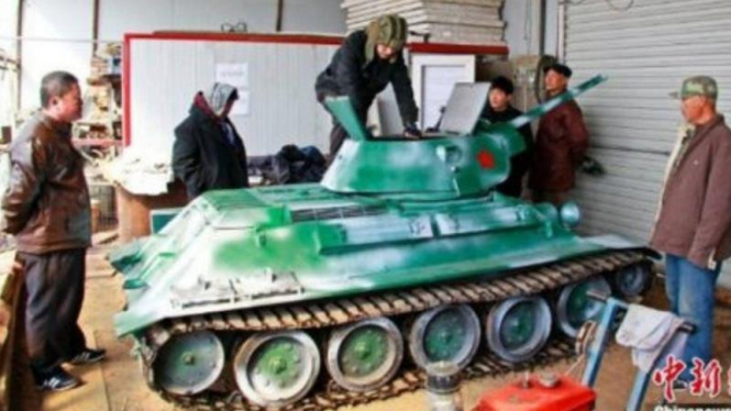 Tank hasil buatan seorang petani Tiongkok.