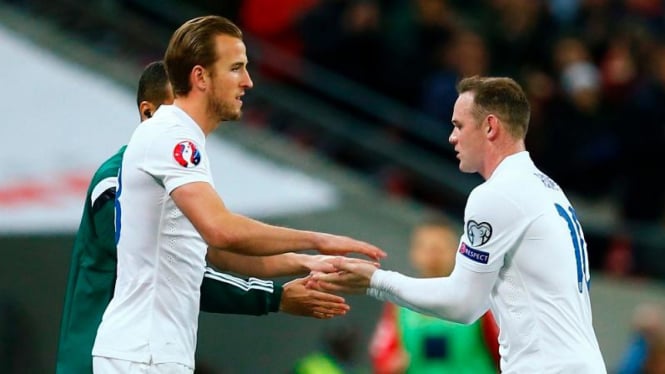 Harry Kane (kiri) dan Wayne Rooney