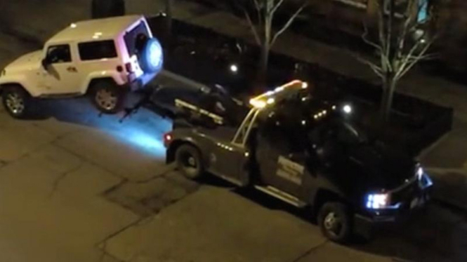 Jeep Wrangler kabur dari mobil derek
