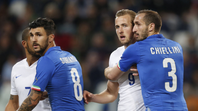 Italia vs Inggris di Pertandingan Persahabatan