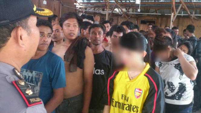 Sepasang Kekasih Bugil Ditangkap Polisi di Kampung Narkoba