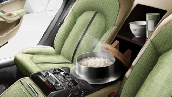 Penanak nasi di mobil Audi A8