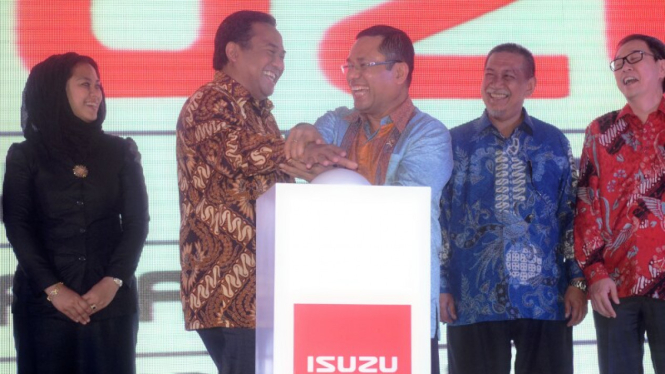 peresmian pabrik isuzu di karawang