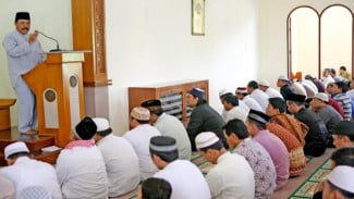 Khutbah Jumat: Pentingnya Memiliki Pemimpin Menjunjung Adab