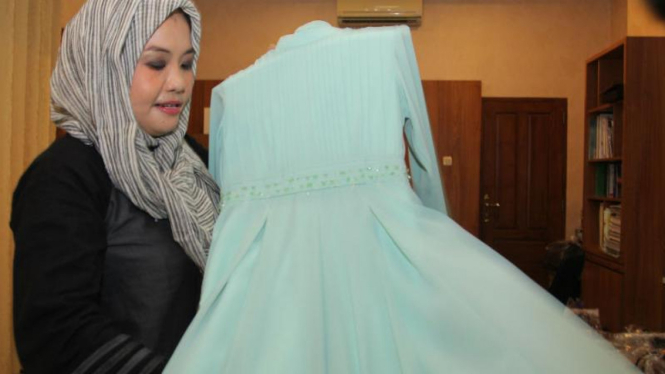 Busana muslim untuk Selvi Ananda, calon menantu Presiden Joko Widodo.
