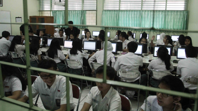 Ujian Nasional SMA  Sistem Online Berbasis Komputer