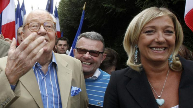 Marine Le Pen (kanan) dan ayahnya, Jean-Marie Le Pen.