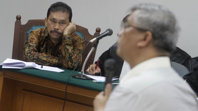 Akil Mochtar Bersaksi di Sidang Bonaran Situmeang