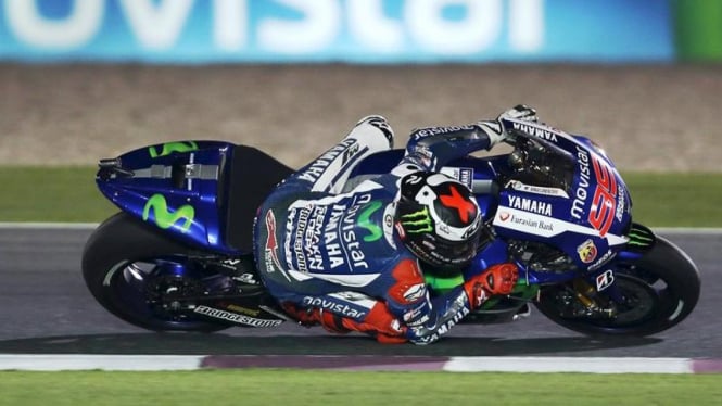 Aksi pembalap Yamaha, Jorge Lorenzo pada MotoGP 2015