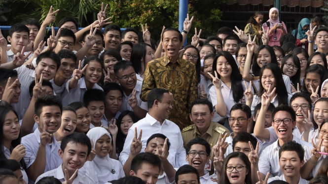 Presiden  Joko Widodo Tinjau Pelaksaan Ujian Nasional