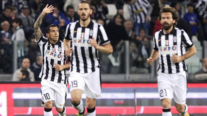 Para pemain Juventus merayakan gol ke gawang Lazio