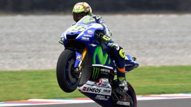 Pembalap andalan Yamaha, Valentino Rossi usai memenangi MotoGP Argentina