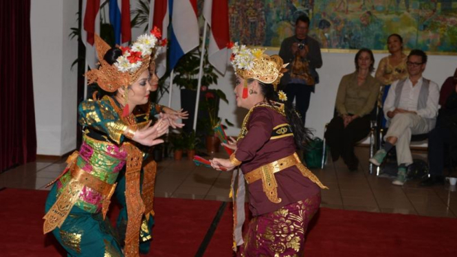 Pertunjukan Tari Legong di Den Haag Belanda