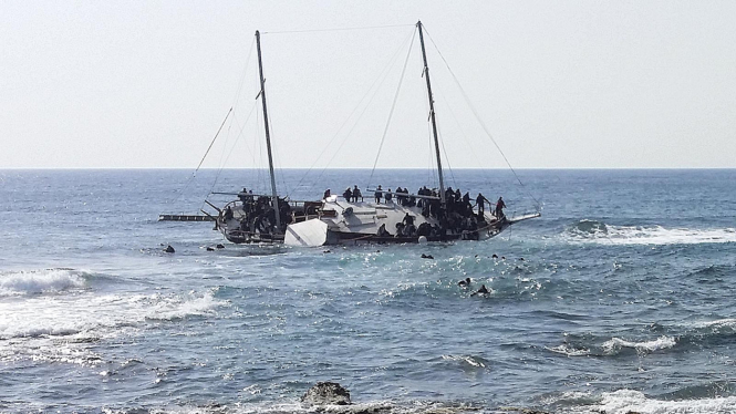 Kapal Pembawa Puluhan Imigran Karam di Yunani