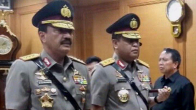 Komisaris Jenderal Budi Gunawan Dilantik Jadi Wakapolri (kiri)