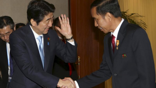 PM Jepang Shinzo Abe dan Presiden Indonesia Joko Widodo.