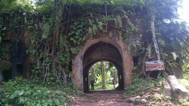 Benteng Karang Bolong