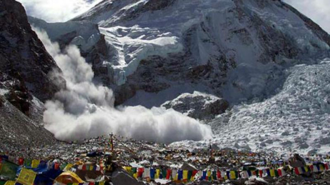 Gunung Everest di Himalaya.