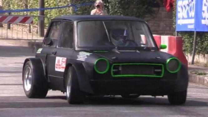 Mobil balap MINI dengan mesin Ninja.