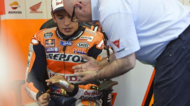 Pembalap Honda, Marc Marquez, saat cedera kelingking.