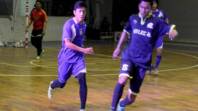 Ahmad Bustomi saat bermain futsal