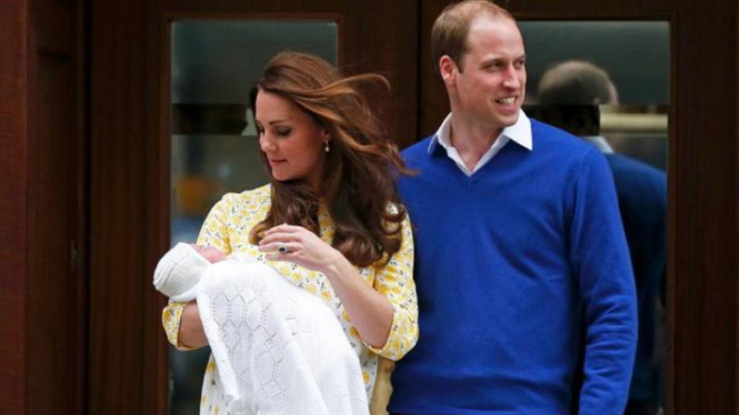 Pangeran William dan Kate Middleton bersama putri mereka.