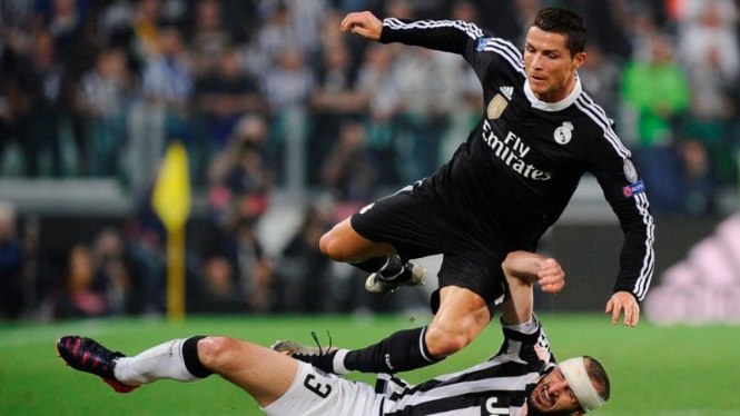 Bintang Real Madrid, Cristiano Ronaldo, saat hadapi Juventus beberapa waktu silam. 