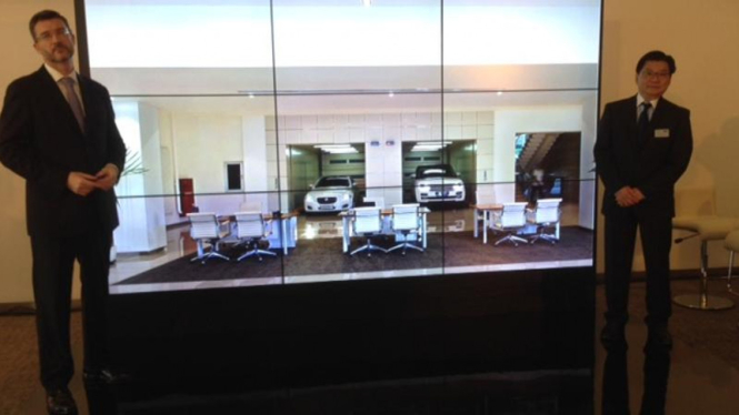 Peresmian showroom baru Jaguar Land Rover di Jakarta.