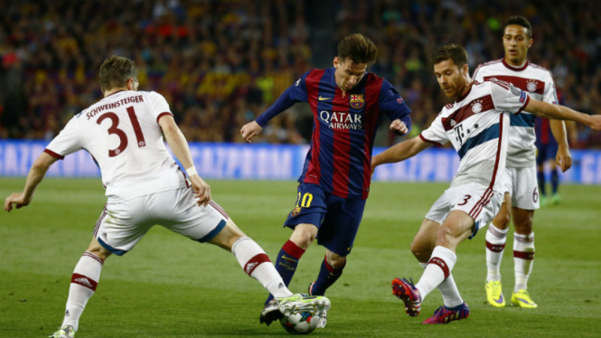 Pemain Barcelona, Lionel Messi (tengah)