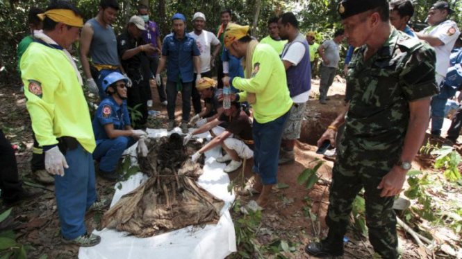 Kuburan massal imigran ditemukan di provinsi Songkhla, Thailand.