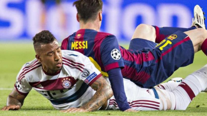 Pemain Barcelona, Lionel Messi, dan bek Bayern, Jerome Boateng