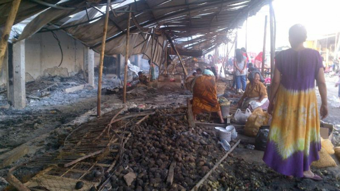 Pedagang Pasar Johar usai kebakaran, Minggu (8/5/2015)