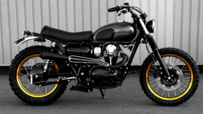 Motor bergaya Scrambler.