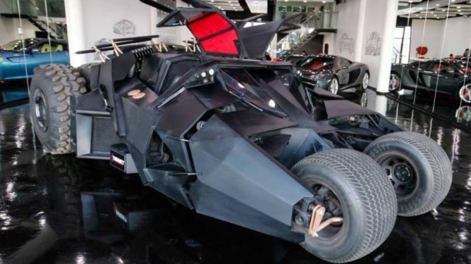 Batmobile Tumbler yang dijual di Dubai.