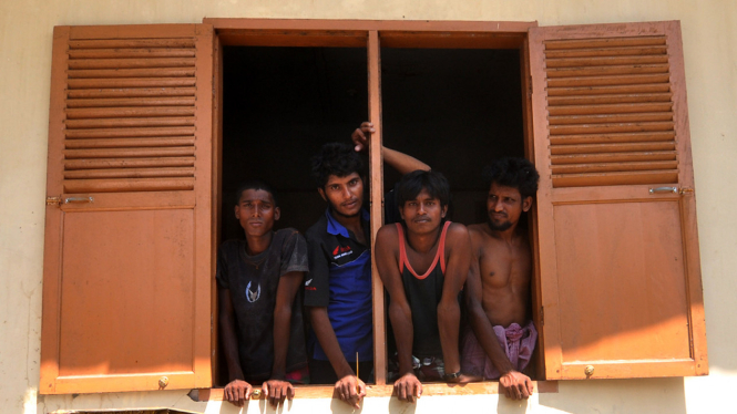 imigran asal bangladesh dan myanmar terdampar di aceh