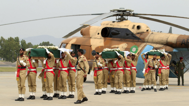 jenazah korban kecelakaan heli di pakistan