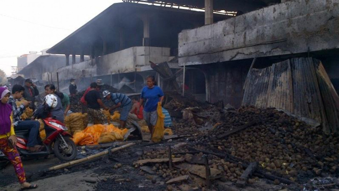 Pasar Johar Semarang terbakar.