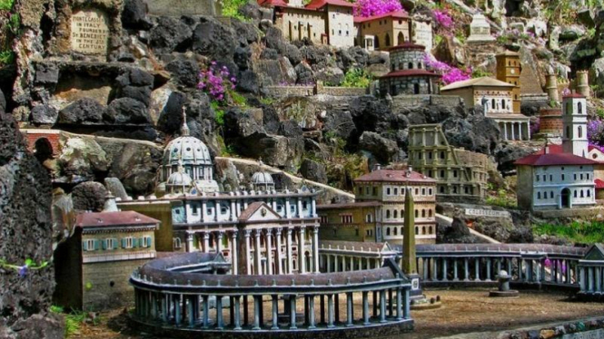 Ave Maria Grotto