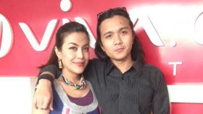 Alex Rudiart dan Novita Dewi saat berkunjung ke VIVA.co.id